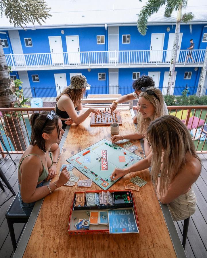 Mad Monkey Jungle Hostel Cairns Buitenkant foto