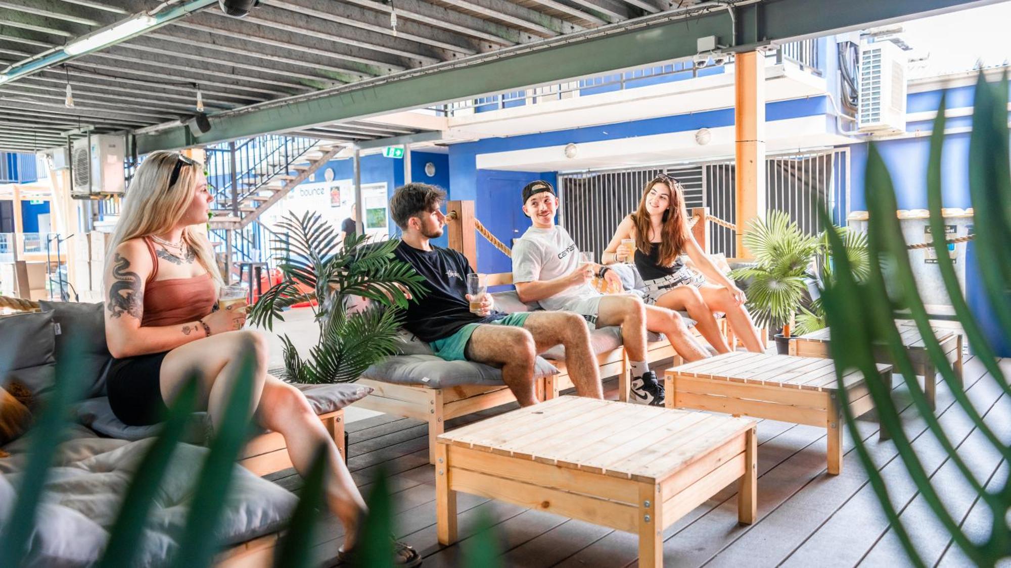 Mad Monkey Jungle Hostel Cairns Buitenkant foto