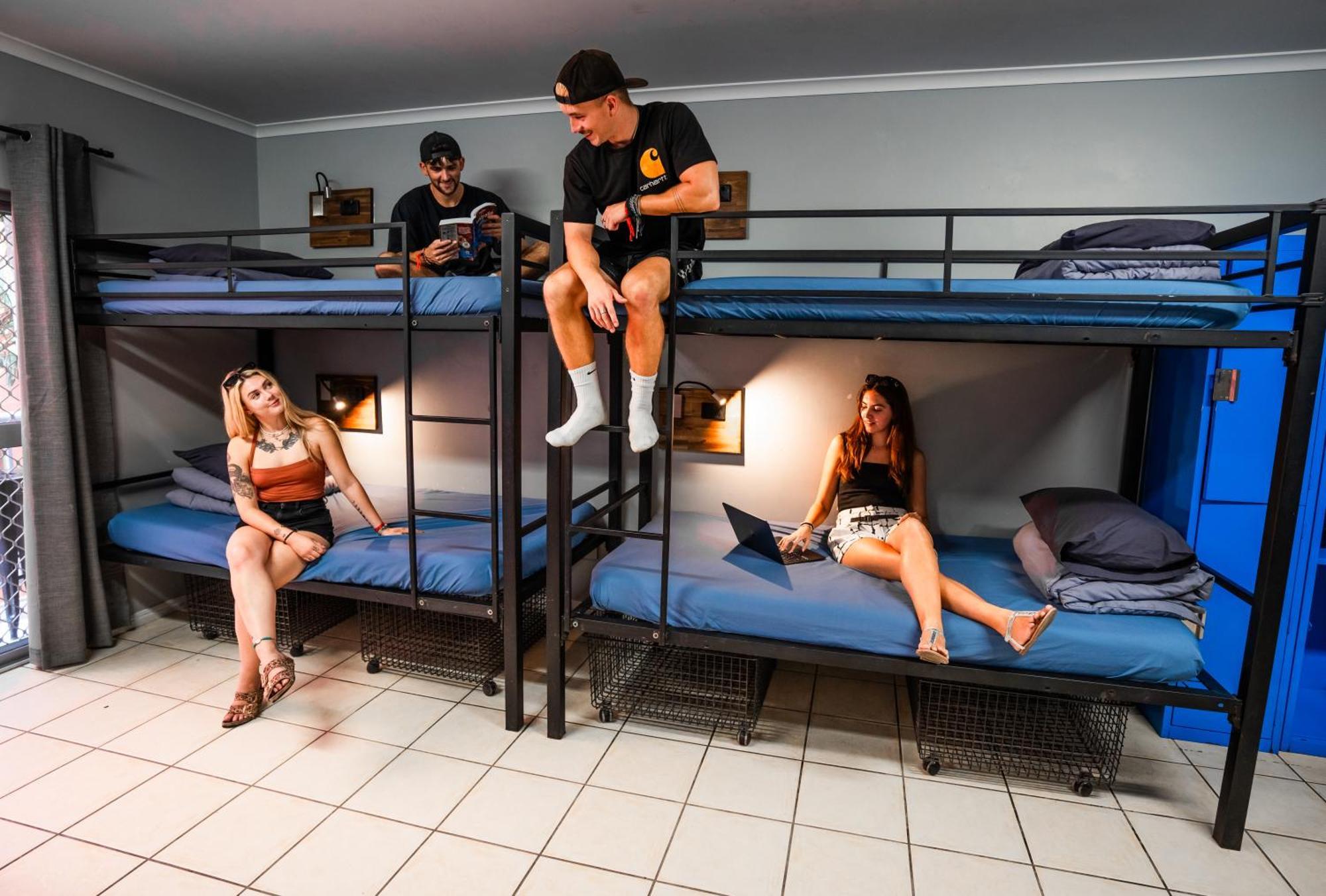 Mad Monkey Jungle Hostel Cairns Buitenkant foto