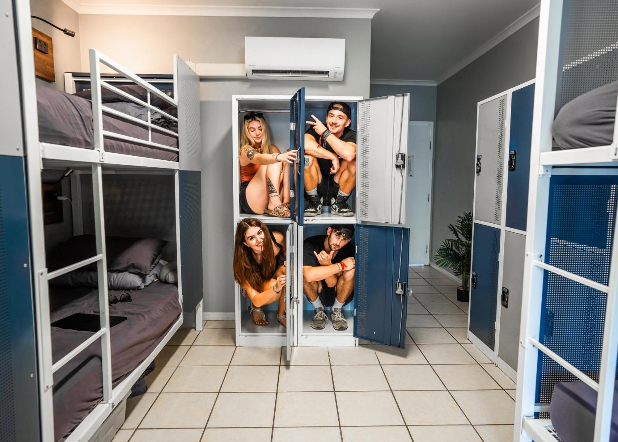 Mad Monkey Jungle Hostel Cairns Buitenkant foto
