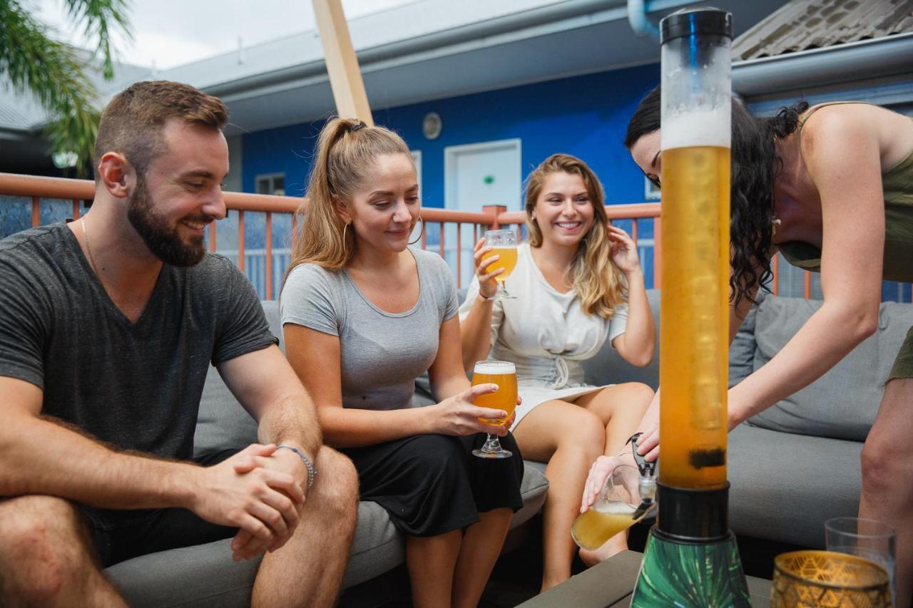 Mad Monkey Jungle Hostel Cairns Buitenkant foto